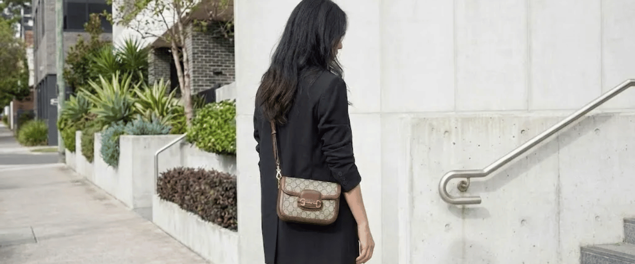 women_minishoulder