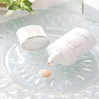 끌레드뽀 보떼 보와르 블랑 미백 프리메이크업 베이스 SPF35·PA++ 30mL