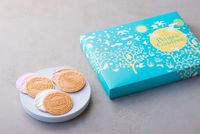 Ueno Fugetsudo Petit Gaufres, 12 Packs (2 Wafers per Pack)