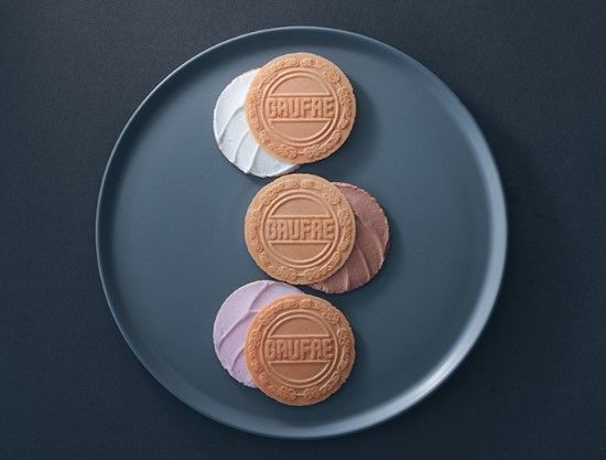 Ueno Fugetsudo Petit Gaufres, 12 Packs (2 Wafers per Pack)