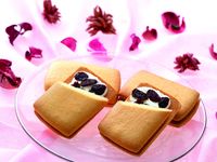 Ginza Senbikiya Raisin Cream Sandwich Biscuits (6 pieces)