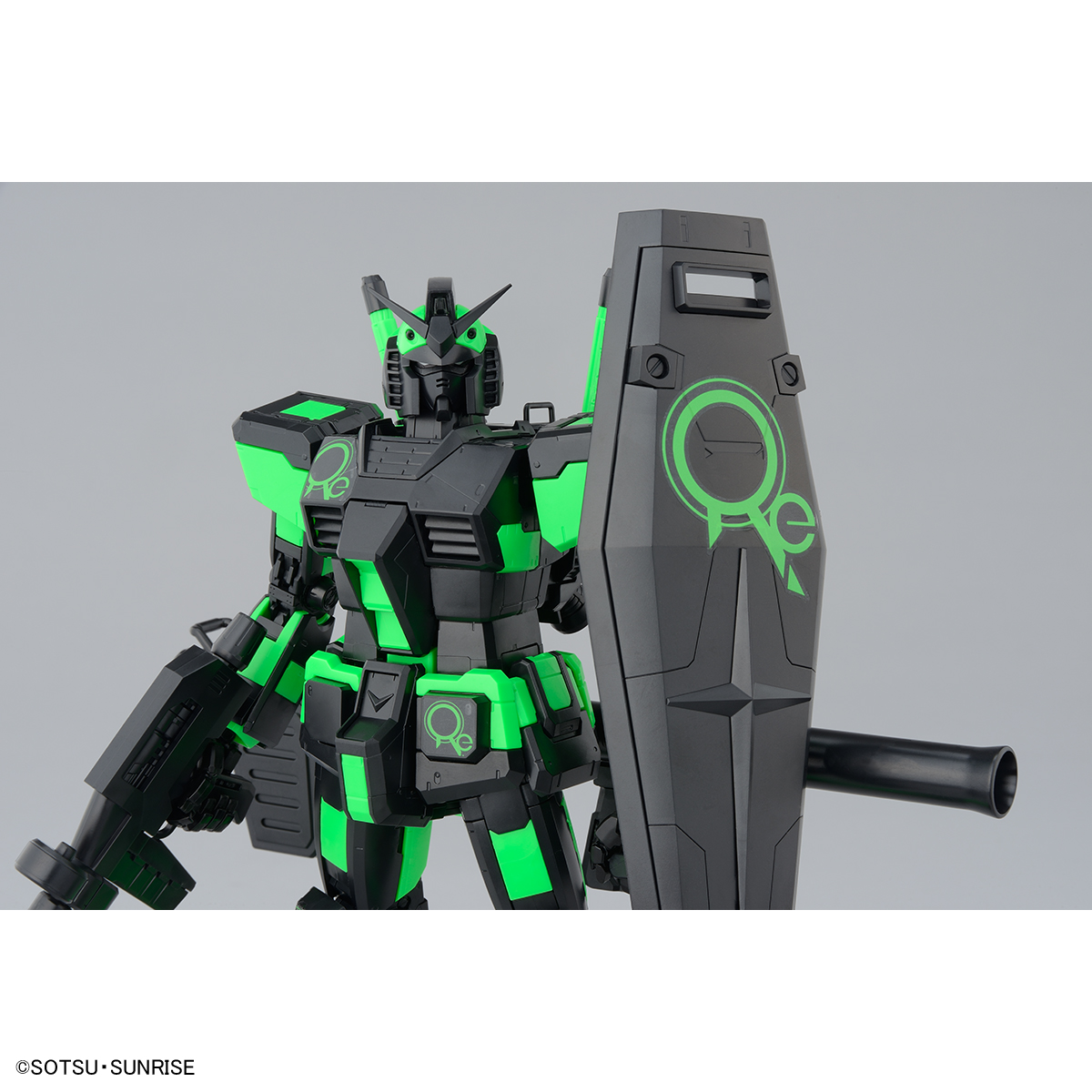MG 1/100 RX-78-2 Gundam Ver. 3.0 [Recirculation Color/Neon