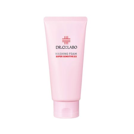 Dr.Ci:Labo 워싱 폼 슈퍼 센서티브 EX 100g

민감한 피부를 위한 저자극 클렌징 폼입니다. 부드럽고 풍성한 거품이 피부 자극을 최소화하면서 노폐물과 메이크업 잔여물을 깨끗하게 제거해줍니다. 피부에 필요한 수분은 지켜주면서 세안 후에도 촉촉함이 오래 지속됩니다. 무향료, 무착색, 무알코올로 예민한 피부도 안심하고 사용할 수 있습니다.