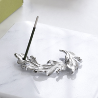 "Eight-tenths Incense: Sandalwood & Agarwood" and "Incense Stand Iori Leaf" [Silver]
