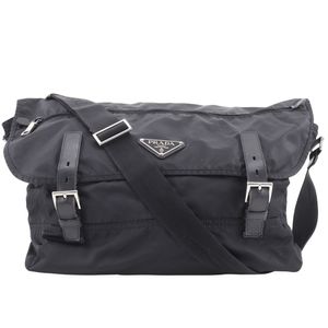กระเป๋า Prada Nylon Shoulder Bag มือสอง ผลิตในอิตาลี สีดำ สะพายข้าง/สะพายไหล่ ขนาด A4 มีสายคาดเข็มขัด เหมาะสำหรับทั้งชายและหญิง