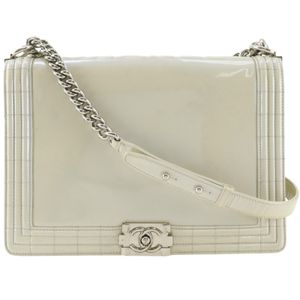 กระเป๋าสะพายข้าง CHANEL Boy Chanel สายโซ่ เคลือบอีนาเมล มือสอง ผลิตในอิตาลี ปี 2013 สะพายข้าง ขนาด A5 มีฝาปิด สายโซ่สะพายข้าง สำหรับผู้หญิง