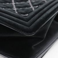 二手 CHANEL Boy 日本 Chanel 香奈兒 25 單肩包，鏈條單肩包，Matelassé 針法，絲絨和皮革，意大利製造，2014 年，黑色，斜挎包，單肩包，翻蓋，女式。