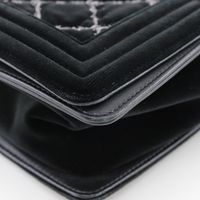 二手 CHANEL Boy 日本 Chanel 香奈兒 25 單肩包，鏈條單肩包，Matelassé 針法，絲絨和皮革，意大利製造，2014 年，黑色，斜挎包，單肩包，翻蓋，女式。