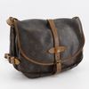 二手LOUIS VUITTON Saumur 30 肩背包 M42256 字母帆布 1990 棕色 AR8910 斜背包，附 A5 皮帶扣。