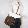 二手LOUIS VUITTON Saumur 30 肩背包 M42256 字母帆布 1990 棕色 AR8910 斜背包，附 A5 皮帶扣。