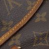 二手LOUIS VUITTON Saumur 30 肩背包 M42256 字母帆布 1990 棕色 AR8910 斜背包，附 A5 皮帶扣。