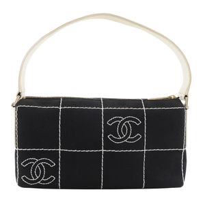 二手 Chanel Chocolate Bar 女士单肩包，黑色帆布，拉链开合。