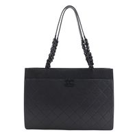 二手香奈兒大號購物托特包，Matelasse AS2304，黑色皮革和粒面小牛皮材質。可肩背或手提。 A5尺寸。磁扣設計。女士款。