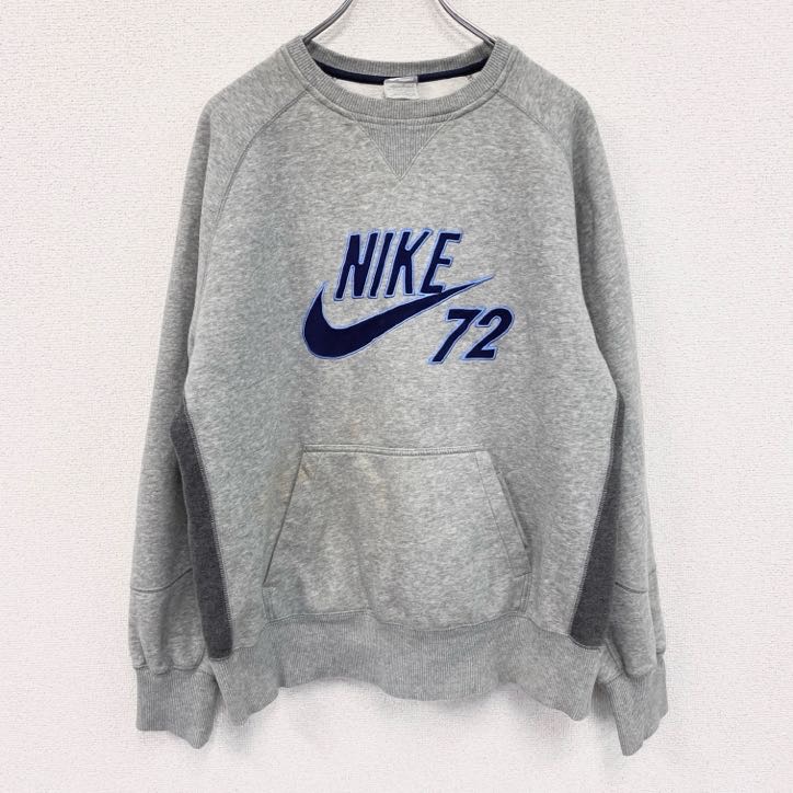 nike crewneck sweatshirt with front pocket