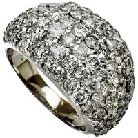 二手女戒指，12.5號，鑲嵌3.00克拉密鑲鑽石，Pt900鉑金，重9.1克。