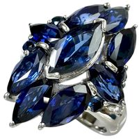 二手女戒指，16.5號，鑲嵌一顆6.07克拉藍寶石和一顆0.05克拉鑽石，鉑金（Pt900）材質，重11.8克。