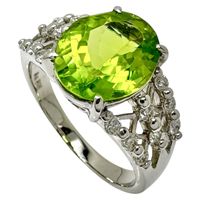 二手女戒指，19號，4.16克拉橄欖石和0.42克拉鑽石，7.3克，18K白金。