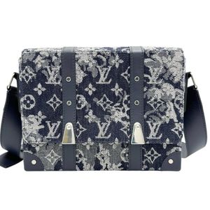 二手LOUIS VUITTONM57282 Trunk Messenger PM Monogram Tapestry 肩背包，海軍藍帆布材質。