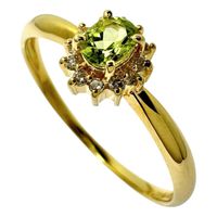 Pre-owned 15k gold ring with peridot and diamonds totaling 0.06ct, 1.7g.