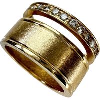 Pre-owned, wide-set, 0.55ct diamond ring in 18k gold, 11.1g, size 15.5.