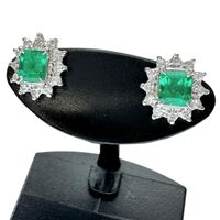 Pre-owned women's 0.33/0.33ct emerald and 0.10/0.10ct diamond earrings in platinum (Pt900), 2.6g.