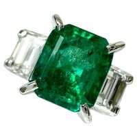Pre-owned women's ring, size 7, featuring a 1.08ct emerald and 0.51ct diamonds, made of platinum (Pt900), weighing 5.3g.