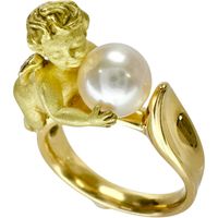 Pre-owned 14.5 size angel motif Akoya pearl 7.8mm ring in 18K gold, 15.3g.