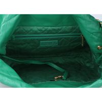 香奈兒 AS3260,近乎全新,金屬Plate亮面小牛皮,配金色五金配件和香奈兒 22 小鏈條