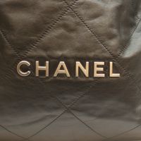 香奈兒 AS3262 黑色亮面小牛皮手袋,配銀色五金配件,香奈兒 22 號大號