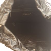 香奈兒 AS3262 黑色亮面小牛皮手袋,配銀色五金配件,香奈兒 22 號大號