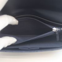 香奈兒20號海軍藍羊皮Boy Chanel銀色五金鏈條錢包