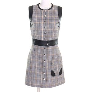 Excellent condition LOUIS VUITTON 2023 FPDR64 wool tweed dress with logo buttons and LV logo, featuring leather accents, gray to black, size 34, authentic, made in France.