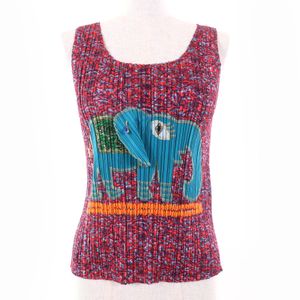 Excellent condition PLEATS PLEASE Issey Miyake Ganesha sleeveless top (PP63-JK521), RED, size 3, made in Japan, authentic, for women.