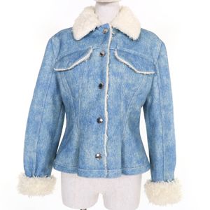 Excellent condition LOUIS VUITTON logo button denim transfer short boa jacket in blue, size 38, made in France, authentic, women's