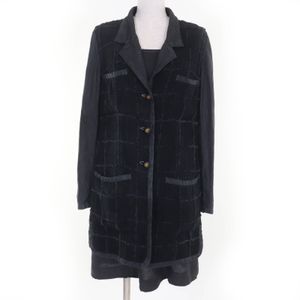 Excellent condition CHANEL Vintage 94P P02832 Silk-blend Linen Coco Mark Jacket and Dress Ensemble, Gray, Size 38, Made in France