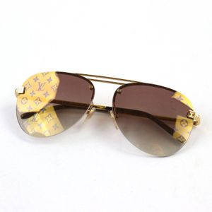Excellent condition: LOUIS VUITTON Z1020E Clockwise Monogram Pattern Sunglasses, 2022, Gold Braun, 60x14, 140cm, Demo Lenses, Made in Italy, with Box, Dust Bag, and Case.