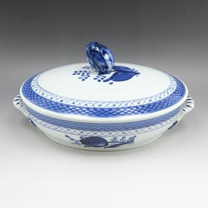 Pre-owned Royal Copenhagen Faience Trunk Weber soup tureen.