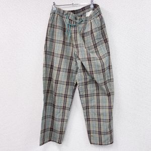 Used wide-leg pants/easy pants in a checkered pattern with flap pockets and welt pockets in green.