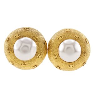 二手 CHANEL Coco Mark 耳環，復古鍍金，鑲嵌人造珍珠，1994 年，尺寸 29，約 21.8 克。女士。