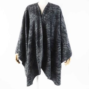 Excellent condition Loro Piana 100% cashmere and sheepskin CAPE poncho with logo Plate and piping lambskin animal print. Gray. Made in Italy. Authentic. Women's.