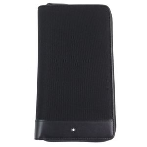 全新未使用MONTBLANC夜航旅行皮夾 (115841)，飾有白色星形圖案。義大利製造。圓形拉鍊開合，內設筆袋及收納隔層。黑色。含原廠盒。