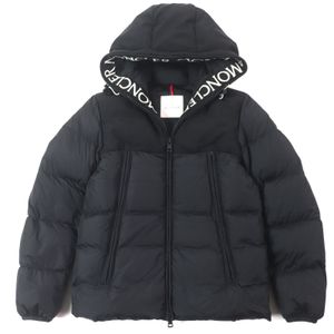 成色極佳 ▼ MONCLER MONTCLAR GIUBBOTTO 修身羽絨服，帶帽和貼布，雙拉鍊，黑色，1 碼，含衣架，保加利亞製造，正品，男士