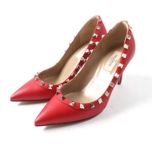 Valentino Garavani Garavani Rockstud 尖头皮革高跟鞋，RED金色五金配件，36 码，意大利制造，状况极佳，配有鞋盒和防尘袋。