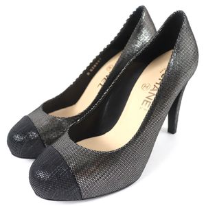 状况极佳的 CHANEL G28557 Coco Mark 镶钻金属皮革尖头厚底高跟鞋，银色和黑色，35.5 码，附防尘袋，意大利制造。