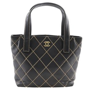 二手香奈儿 (CHANEL) 野性缝线手提包，黑色小牛皮，A5 尺寸，磁扣式。女士款。