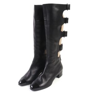 香奈儿 (CHANEL) 经典 Coco 标志缝线长靴，后腰带设计，漆皮材质，罕见款式，黑色，尺码 38.5，意大利制造，女款，成色极佳。