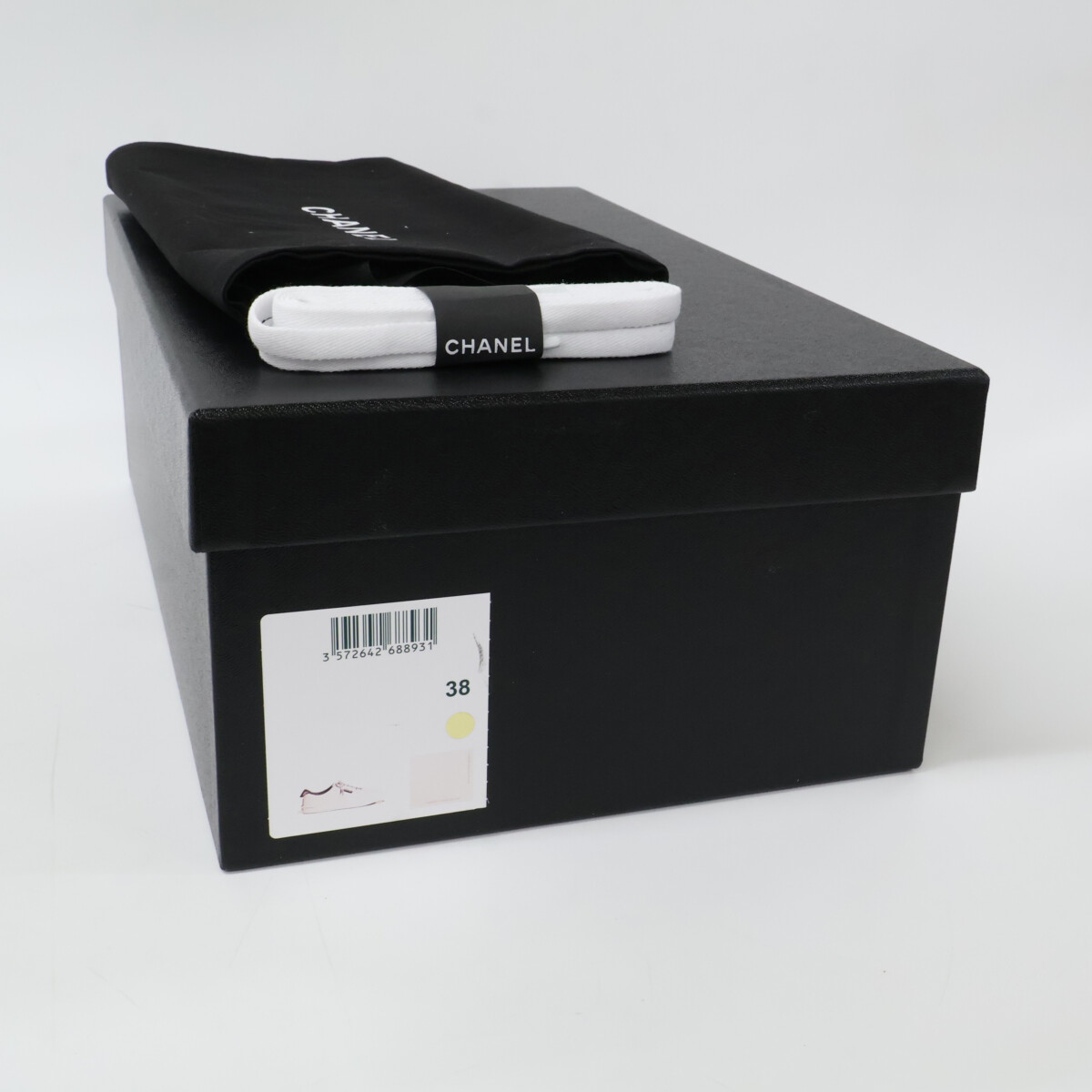 Pre-owned Chanel G34085 Calfskin Classic Logo Shoelace Low-Top