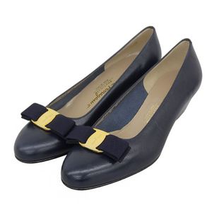 全新Salvatore Ferragamo Ferragamo VARA RIBON小牛皮高跟鞋，海军蓝，7.5 码，带鞋盒，意大利​​制造