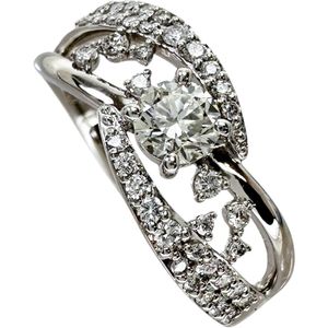 二手女士铂金戒指，Pt900材质，15号，镶嵌0.317克拉钻石和0.24克拉钻石，重5.3克