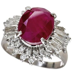 二手女式戒指，13号，镶嵌2.43克拉红宝石和0.50克拉钻石，铂金（Pt900）材质，重5.2克。